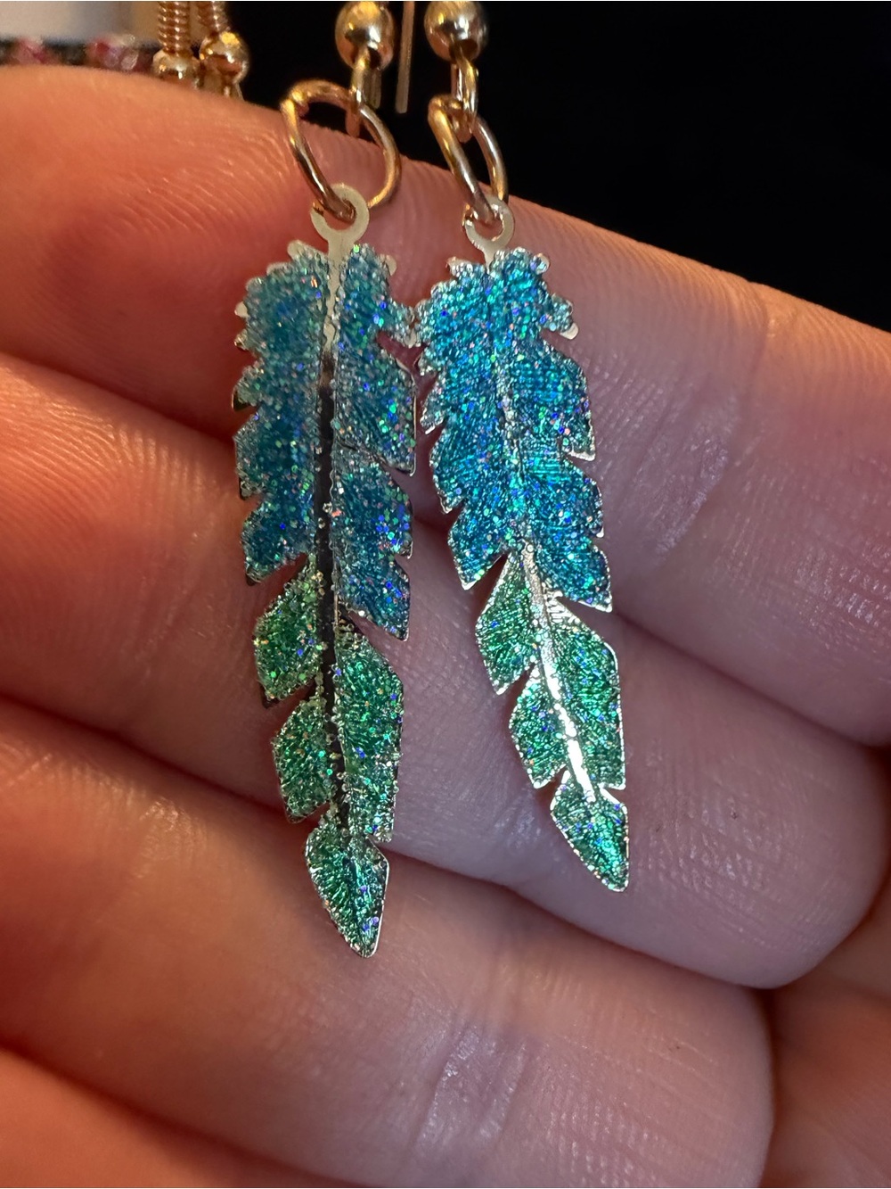 💎4/$20💎Feather Dangle Earrings in Blue-Green